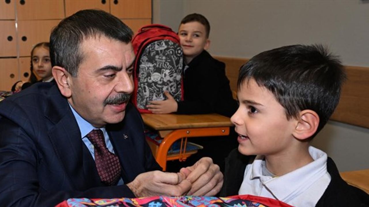 bakan tekin tatil donusu okullarimizda buyuk bir heyecanla sizleri bekliyoruz