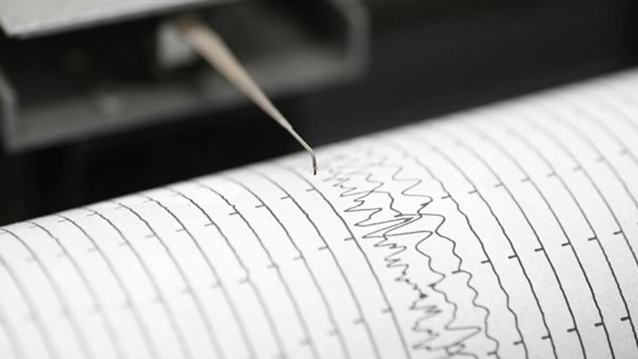 Sındırgı’da Deprem Korkusu: Balıkesir Sallandı!
