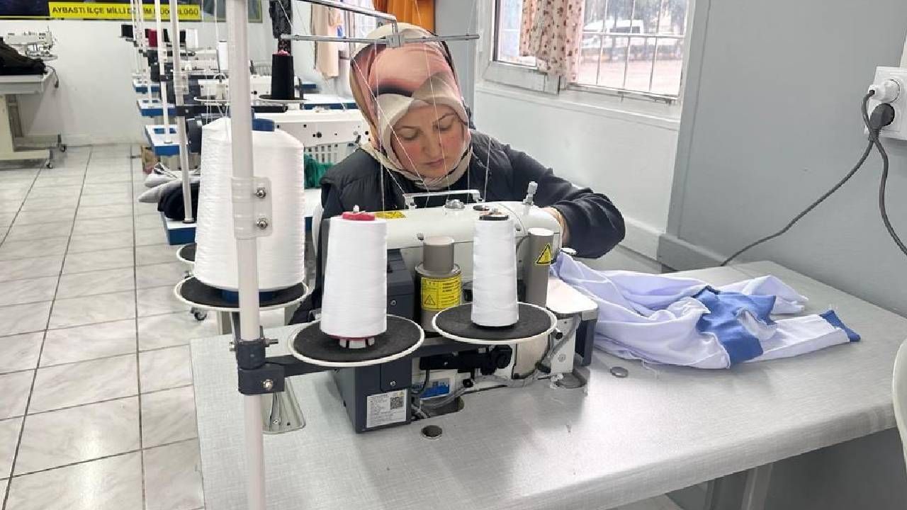 KADINLAR İŞ DÜNYASINI SALLADI! 92 BİN KADIN İŞKUR İLE ZİRVEDE!