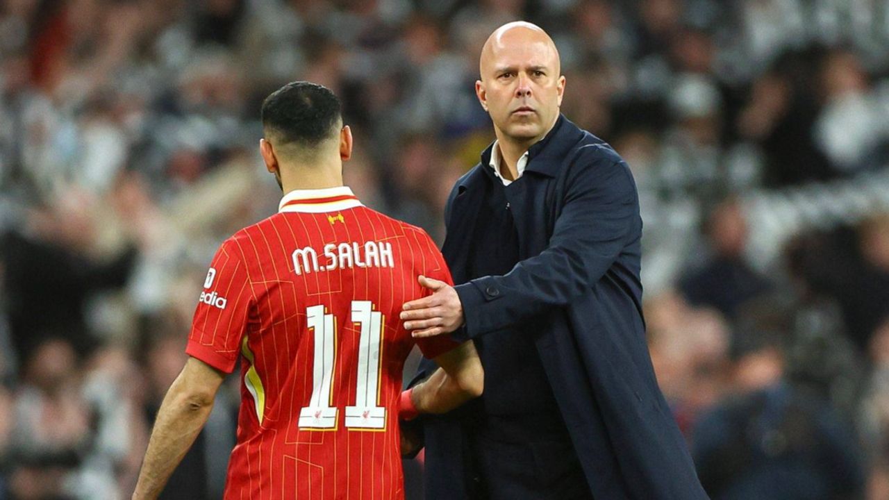 Liverpool’da Salah Krizi! Arne Slot Bugün Kritik Görüşmeyi Yapacak