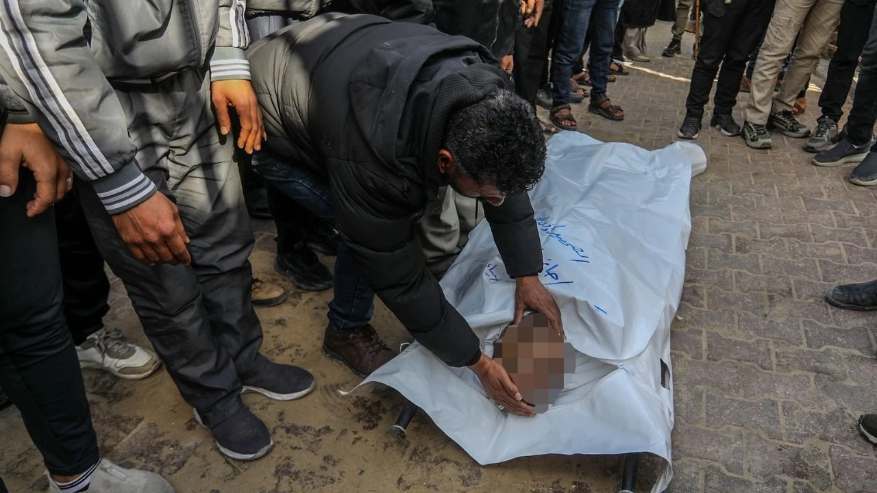 Gazze’de Yürekler Dağlandı: Acı Kayıp 71 Bini Aştı!