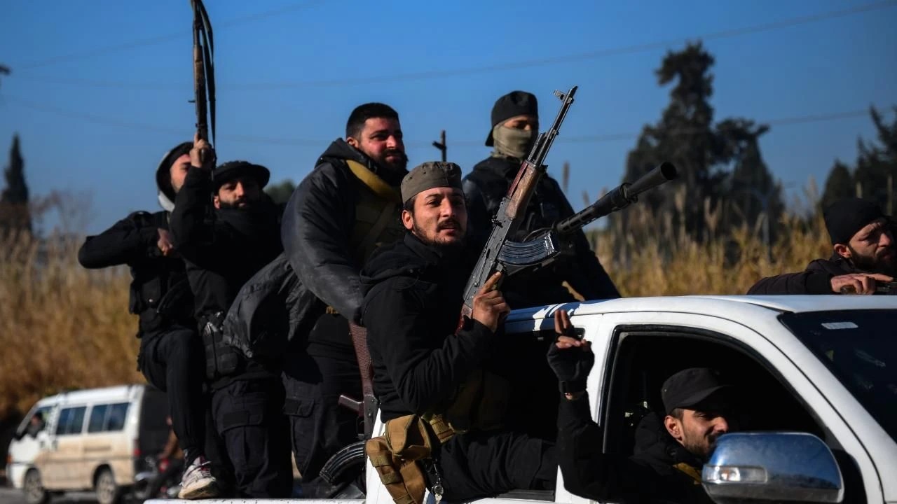 Halep’te Asker Durdu, Ypg Gidiyor!