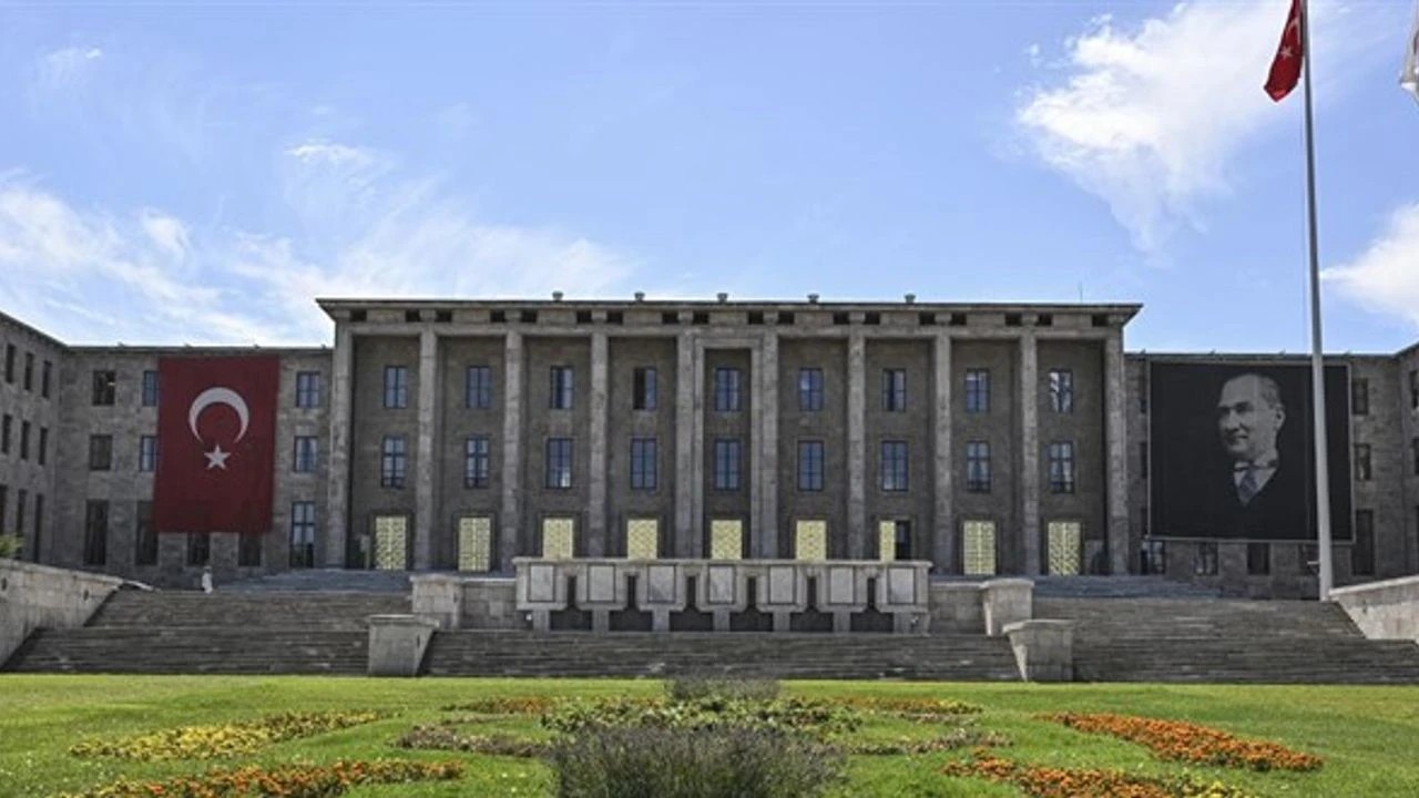 Meclis’ten Ballı İş: 220 Bin Lira Maaşla Eleman Aranıyor!