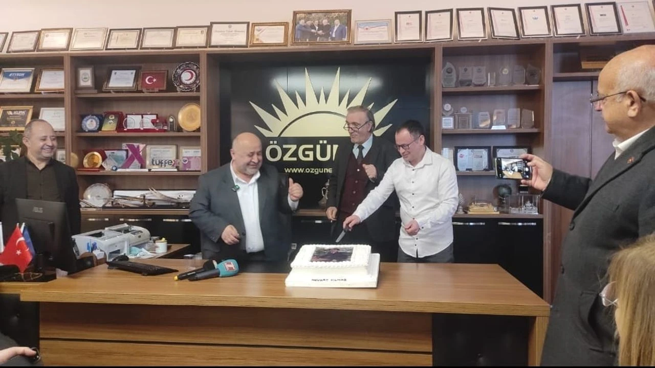 Özgüneş’te Devir Zamanı: 44 Yıllık Çınar, Yeni Nesile Emanet!