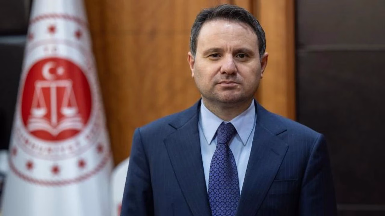 akin gurlekaa 2437796 1