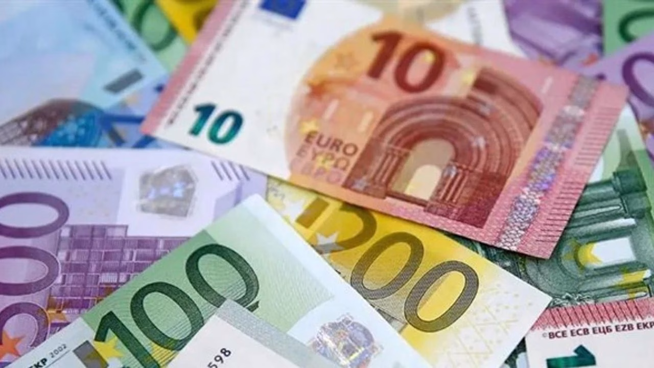 dolar zayifladi euro costu euro da tum zamanlarin rekoru kirildi