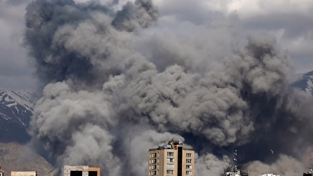 Tahran’da Neler Oluyor? Kızılay Vuruldu İddiası!