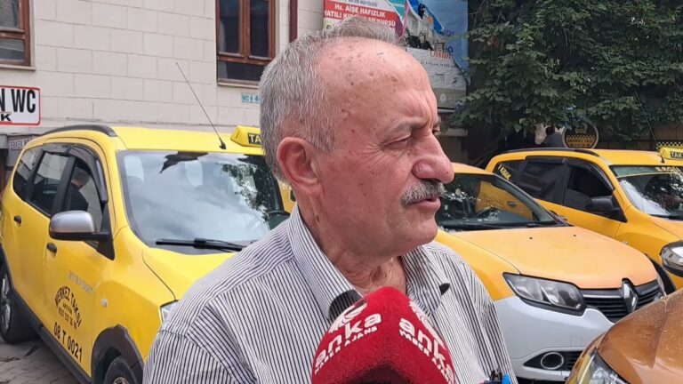 Artvin’de Pazar Ateş Pahası: Üzümün Kilosu 100 Liraya Çıktı Artvin'de Pazar Ateş Pahası: Üzümün Kilosu 100 Liraya Çıktı