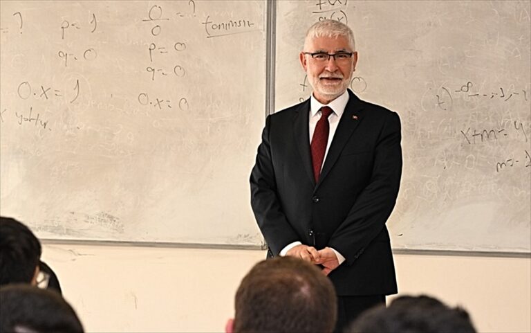 Baibü Rektörü Yiğit’ten Yeni Yıla Güçlü Başlangıç Baibü Rektörü Yiğit'ten Yeni Yıla Güçlü Başlangıç