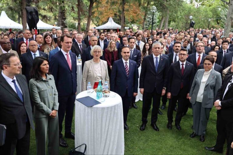 Bakan Kacır’dan Alman Devlerine Kritik Yatırım Çağrısı