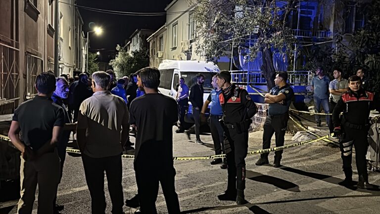 Balıkesir’de Sokak Ortasında Kanlı Pusu: 66 Yaşındaki Adam Hayatını Kaybetti Balıkesir'de Sokak Ortasında Kanlı Pusu: 66 Yaşındaki Adam Hayatını Kaybetti
