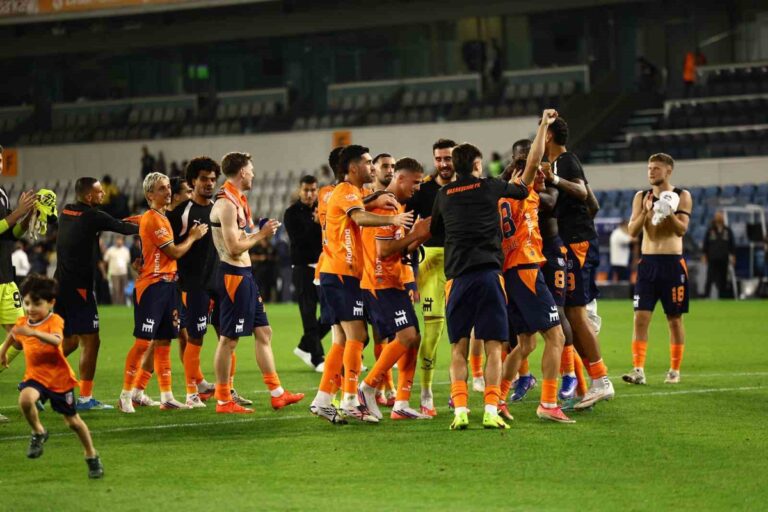 Başakşehir’den Görkemli Dönüş: Rakibini Dağıttı Başakşehir'den Görkemli Dönüş: Rakibini Dağıttı