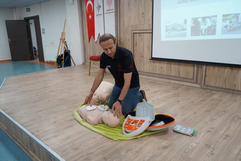 Batman’da Okul Personeline Hayat Kurtaran Eğitim Batman'da Okul Personeline Hayat Kurtaran Eğitim