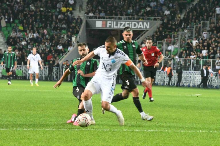 Berk İsmail Şov Yaptı Sakaryaspor Üç Puanı Kaptı