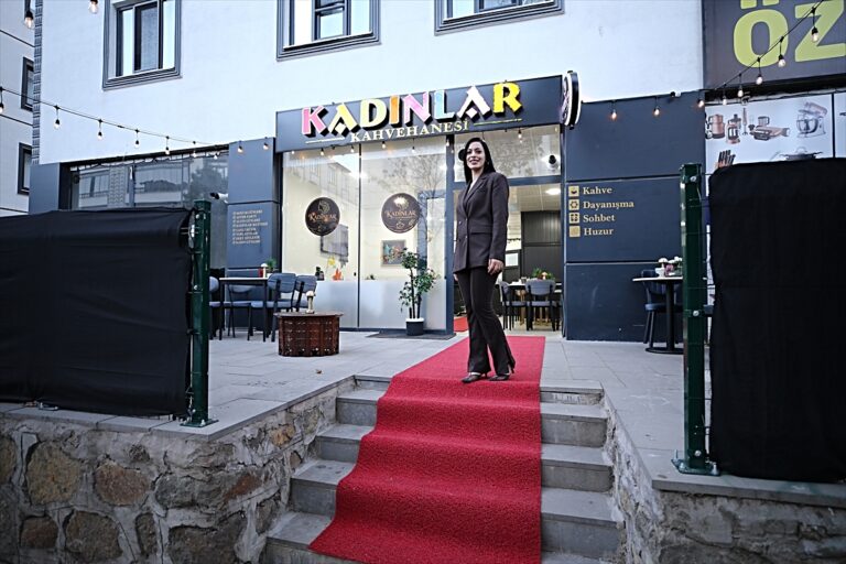 Bingöl'de Bir İlk: Kadınlara Özel Kahvehane Açıldı
