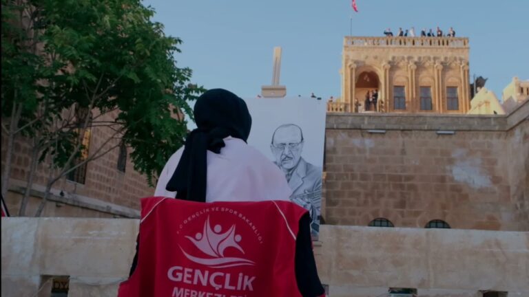 Bozkırın Tezenesi Midyat’ta Türkülerle Yad Edildi Bozkırın Tezenesi Midyat'ta Türkülerle Yad Edildi