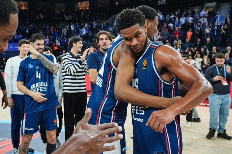 Dev Avrupa Zaferi: Efes Real Madrid'i Dize Getirdi