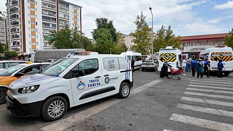 Diyarbakır’da Servis Denetimi: Ayakta Yolcu Şoku Diyarbakır'da Servis Denetimi: Ayakta Yolcu Şoku