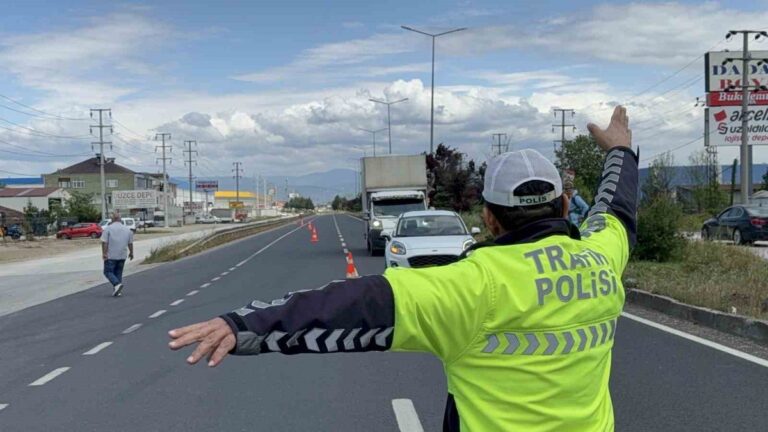 Düzce’de Trafik Denetimi: 201 Araç Men Edildi Düzce'de Trafik Denetimi: 201 Araç Men Edildi