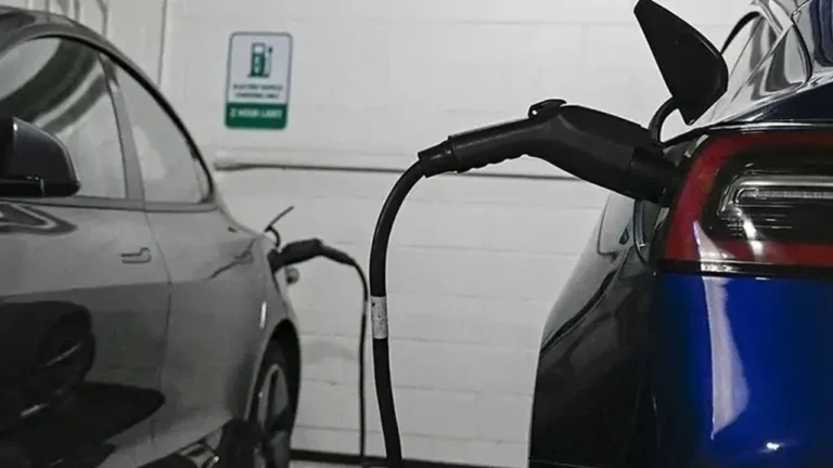 Elektrikli Araç Şarjında Depolama Bariyeri Yıkıldı Elektrikli Araç Şarjında Depolama Bariyeri Yıkıldı