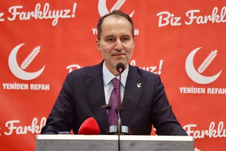 Erbakan Gemileri Yaktı: Kendi Adaylığını İlan Etti