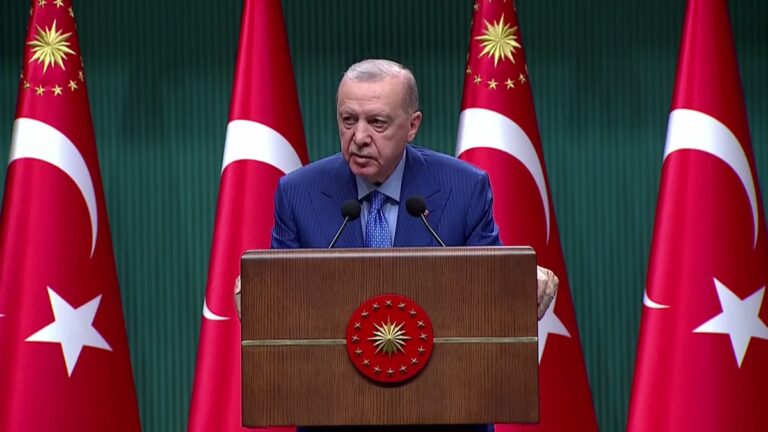 Erdoğan’dan Fon Operasyonu: Yeni Kararlar Yolda Erdoğan'dan Fon Operasyonu: Yeni Kararlar Yolda