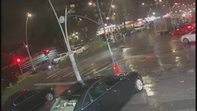 Esenler'de Korkunç Kaza: Motosiklet Kamyona Çarptı