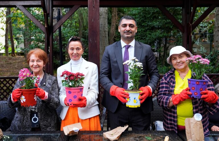 Etiler Huzurevinde Mucize Dönüşüm: Atıklar Çiçek Açtı Etiler Huzurevinde Mucize Dönüşüm: Atıklar Çiçek Açtı