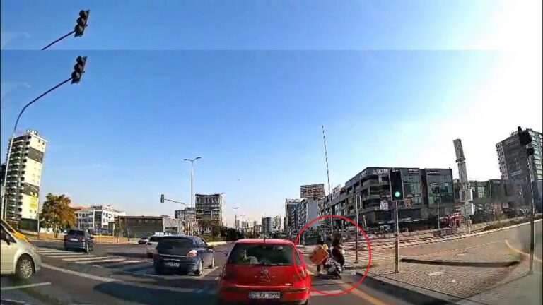 Etimesgut'ta Feci Kaza: Motosiklet Ve Yaya Savruldu