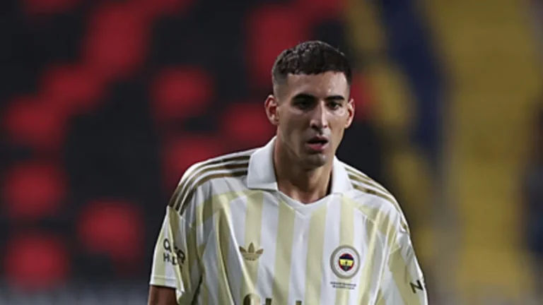 Fenerbahçe'de Mert Müldür Şoku: Ameliyat Edildi