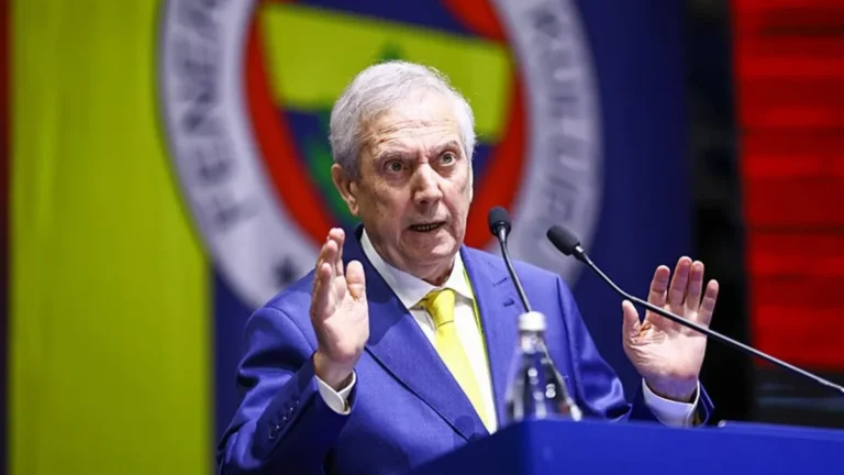 Fenerbahçe’de Yılın Bombası Hakan Çalhanoğlu Fenerbahçe'de Yılın Bombası Hakan Çalhanoğlu