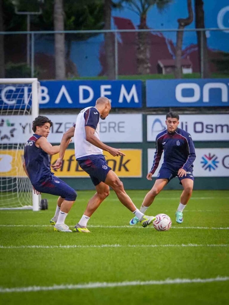 Fırtına’da Kritik Derbi Öncesi Thomas Reis Mesaisi Fırtına'da Kritik Derbi Öncesi Thomas Reis Mesaisi