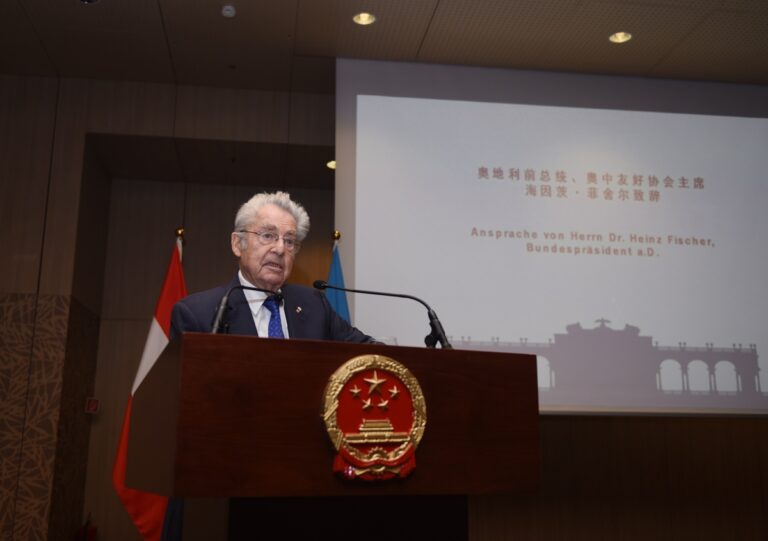 Fischer'dan Çin İle Güçlü İşbirliği Vurgusu