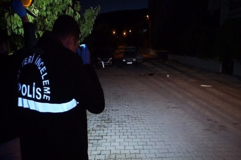 Gölhisar'da Tansiyon Yükseldi: Kürekli Kavgada Araçlar Parçalandı