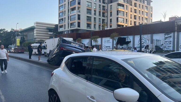 Güngören'de Korkutan Kaza: Taksiyle Çarpışıp Takla Attı