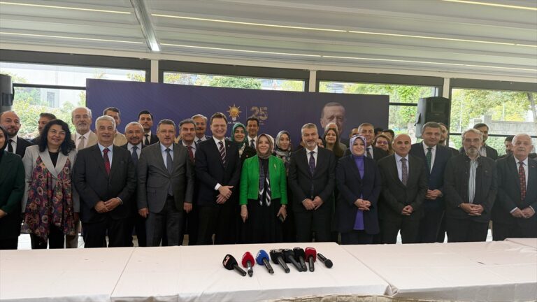 Halit Yerebakan Trabzon’da Gönül Köprülerine Dikkat Çekti Halit Yerebakan Trabzon'da Gönül Köprülerine Dikkat Çekti