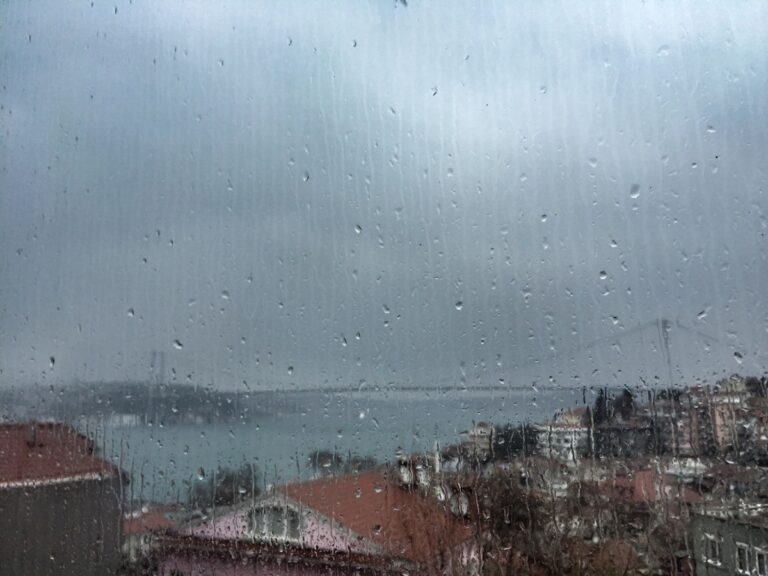 İstanbul’da Hava Sertleşiyor: Sağanak Ve Fırtına Kapıda İstanbul'da Hava Sertleşiyor: Sağanak Ve Fırtına Kapıda