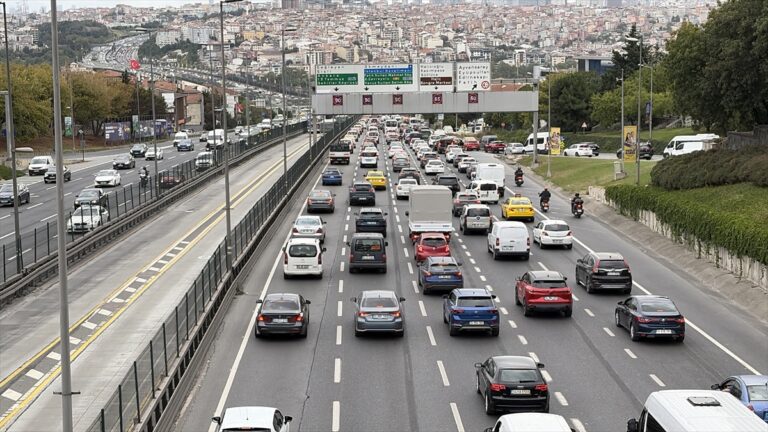 İstanbul'da Trafik Düğümü: Anadolu Yakası Yüzde 80