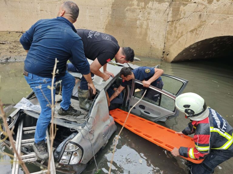 Karacasu'da Feci Kaza: Otomobil Su Kanalına Uçtu