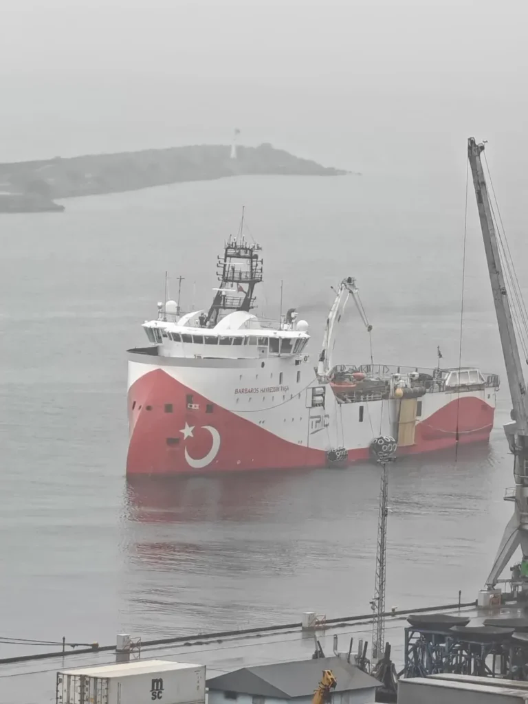 Karadeniz’in Dev Arama Gemisi Trabzon’a Geldi Karadeniz'in Dev Arama Gemisi Trabzon'a Geldi