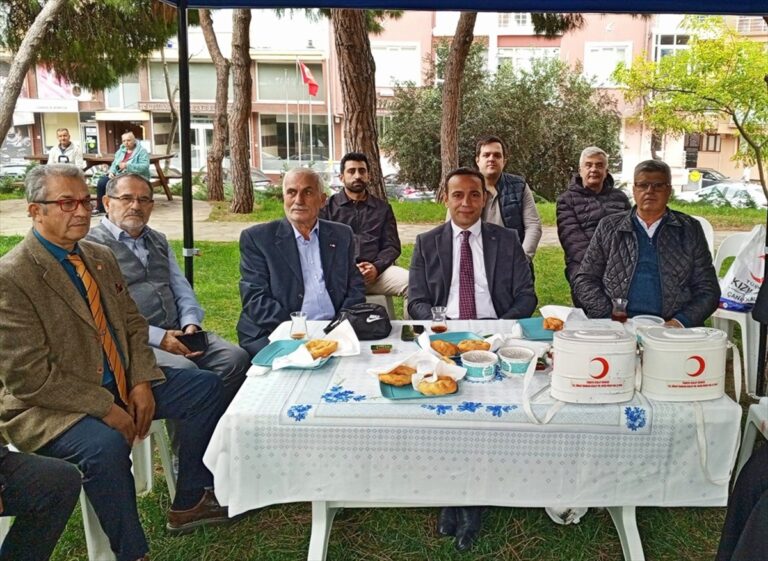 Kızılay Aşevi İçin Gelibolu Tek Yürek Oldu Kızılay Aşevi İçin Gelibolu Tek Yürek Oldu