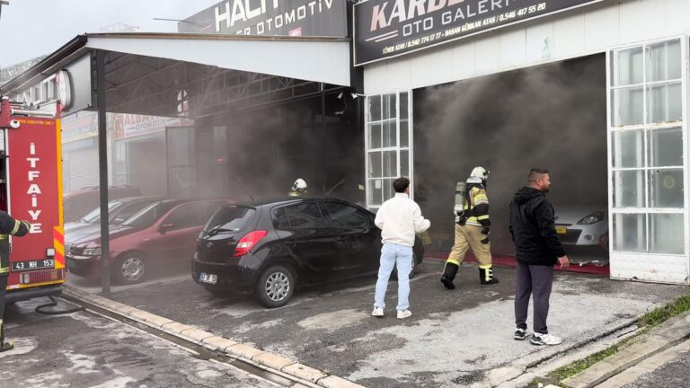 Kütahya'da Oto Galeride Yangın Paniği: Hasar Büyük