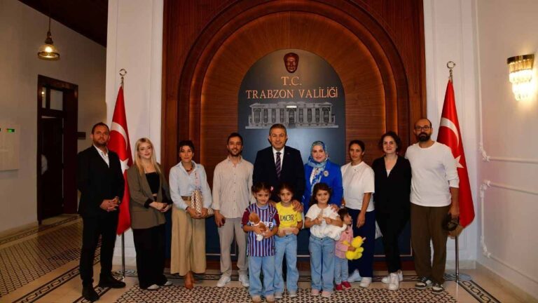 Lösemiyi Yenen Küçük Ela’dan Valiye Anlamlı Ziyaret Lösemiyi Yenen Küçük Ela’dan Valiye Anlamlı Ziyaret