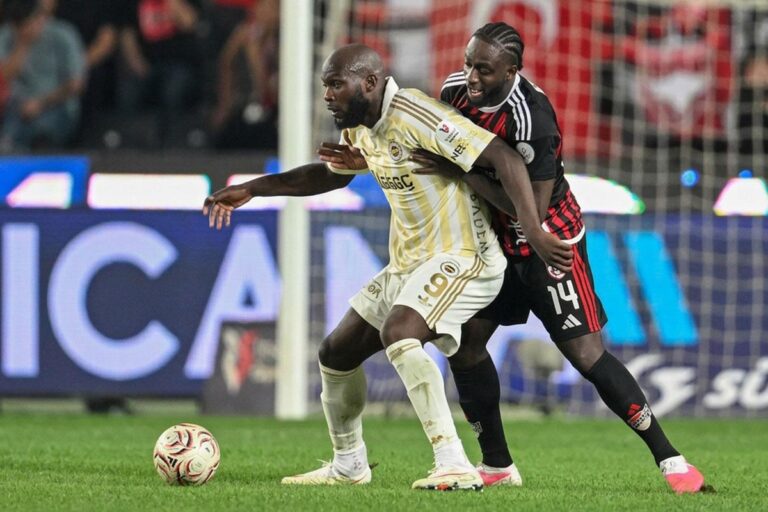 Lukaku’yu Durduran Abena’dan Golcülere Gözdağı Lukaku'yu Durduran Abena'dan Golcülere Gözdağı
