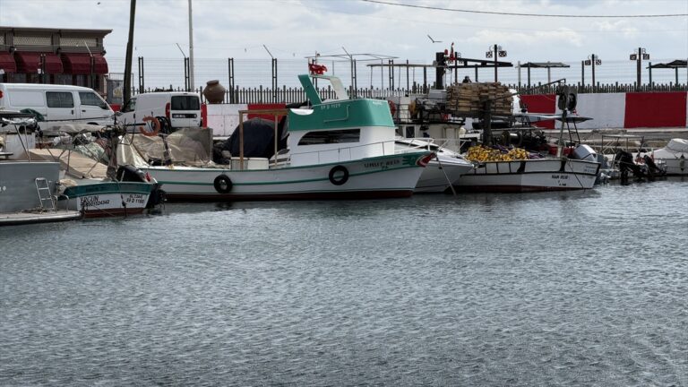 Marmara’da Fırtına Kabusu: Dev Gemiler Bekleyişte Marmara'da Fırtına Kabusu: Dev Gemiler Bekleyişte