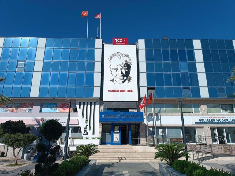 Menderes’te Yolsuzluk Operasyonu: 7 Kişi Daha Tutuklandı Menderes'te Yolsuzluk Operasyonu: 7 Kişi Daha Tutuklandı