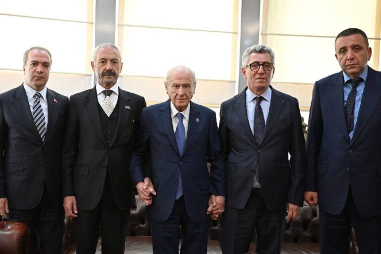 Mhp Genel Merkezi’nde Tarihi Buluşma: 22 Yıllık Husumet Bitti Mhp Genel Merkezi'nde Tarihi Buluşma: 22 Yıllık Husumet Bitti