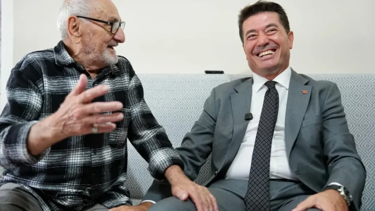 Ortahisar’da Büyük Mutluluk: Mehmet Reis Özgürlüğüne Kavuştu Ortahisar'da Büyük Mutluluk: Mehmet Reis Özgürlüğüne Kavuştu