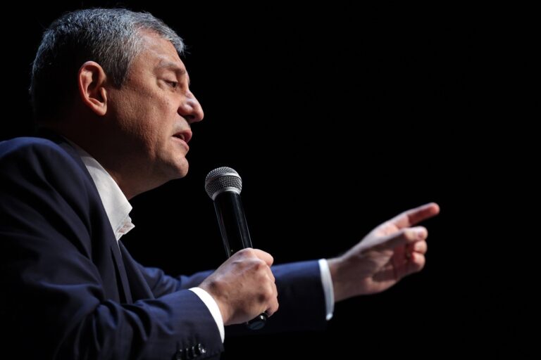 Özgür Özel’den Erdoğan’a Sert Salvolar: Ya İstifa Ya Sandık Özgür Özel'den Erdoğan'a Sert Salvolar: Ya İstifa Ya Sandık