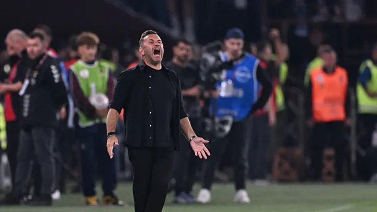 Papara Park'ta Şok: Okan Buruk Kırmızı Kart Gördü